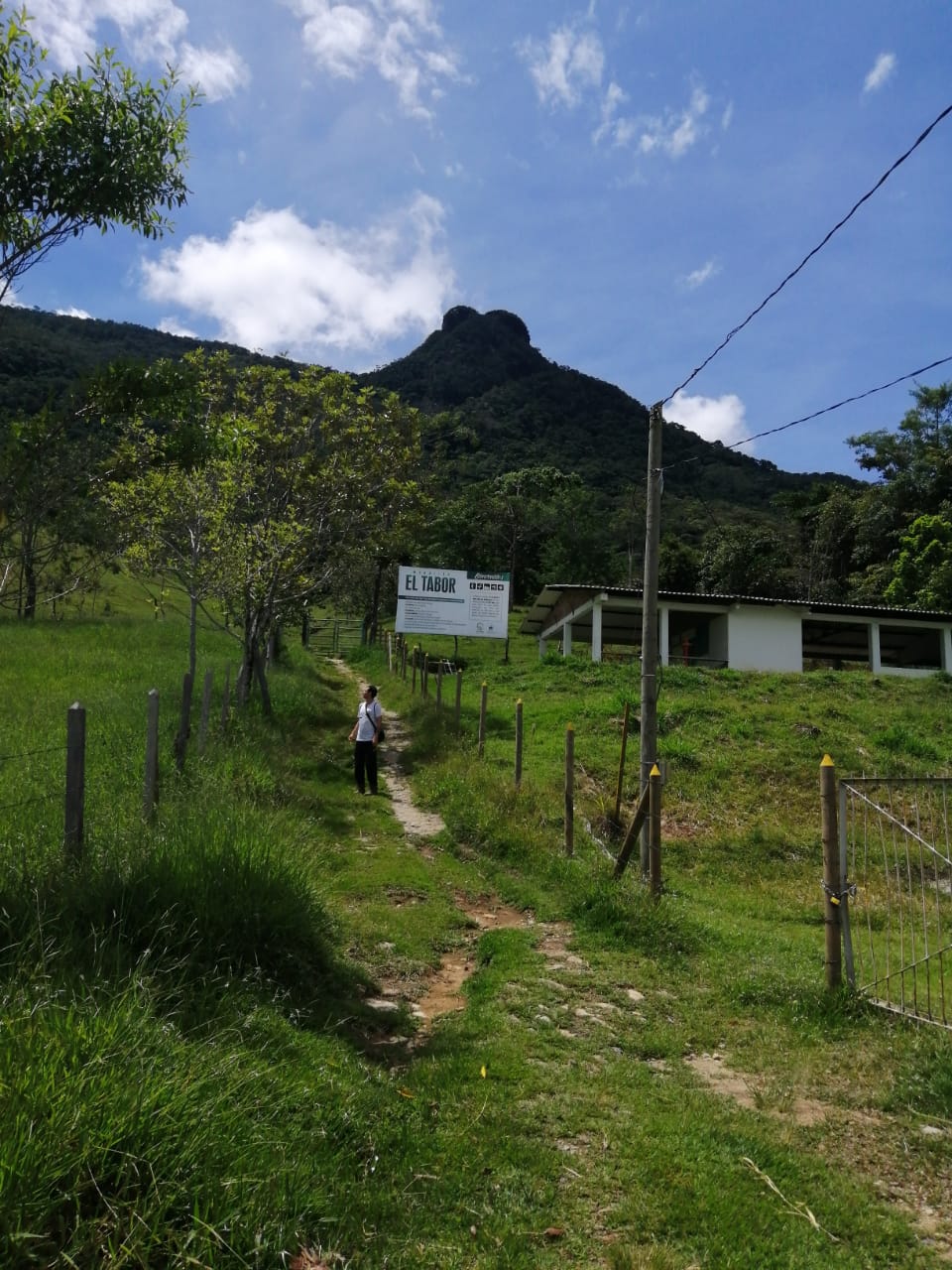 Entrada al Sendero