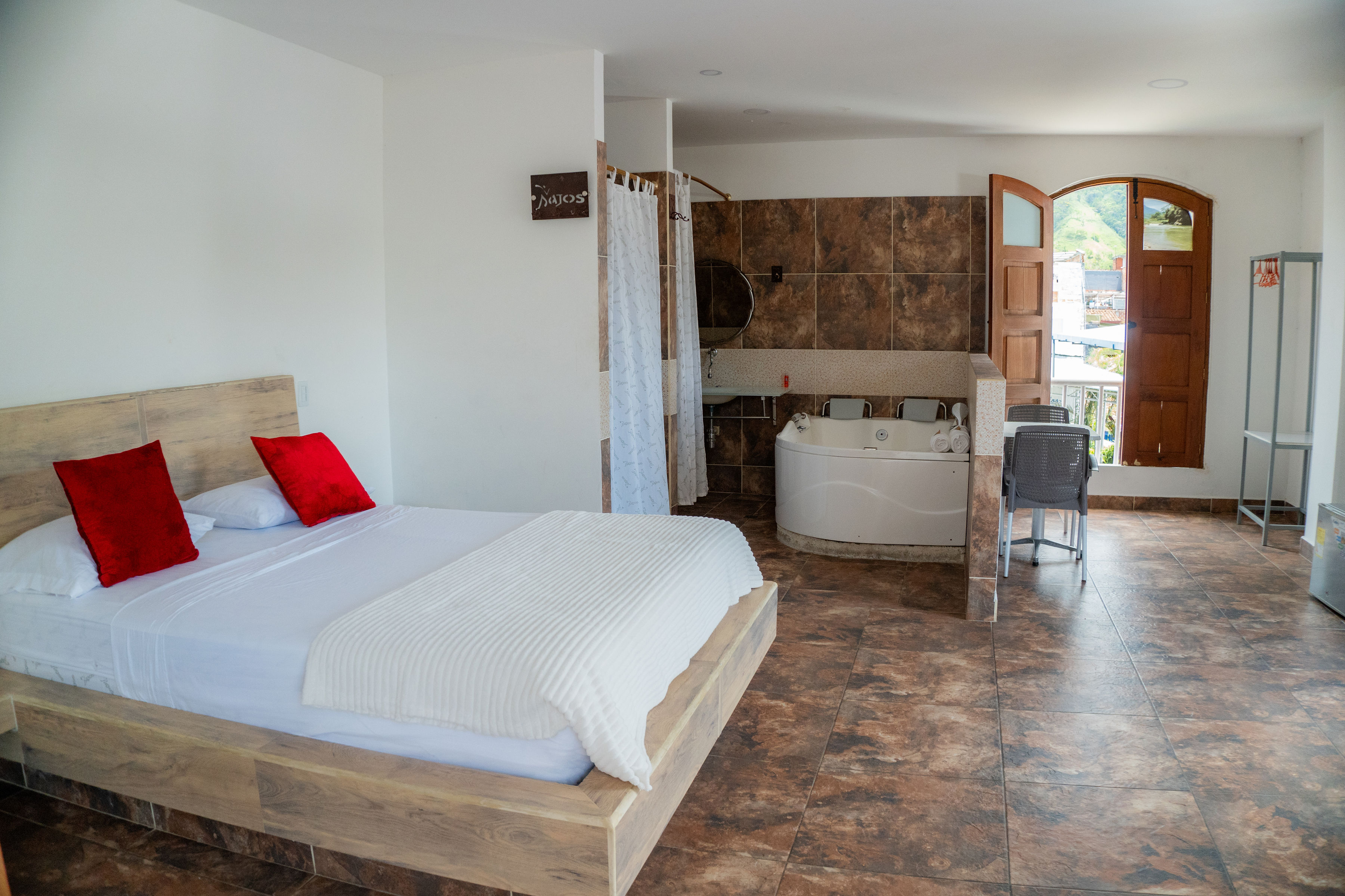 HABITACIÓN DOBLE CON JACUZZI