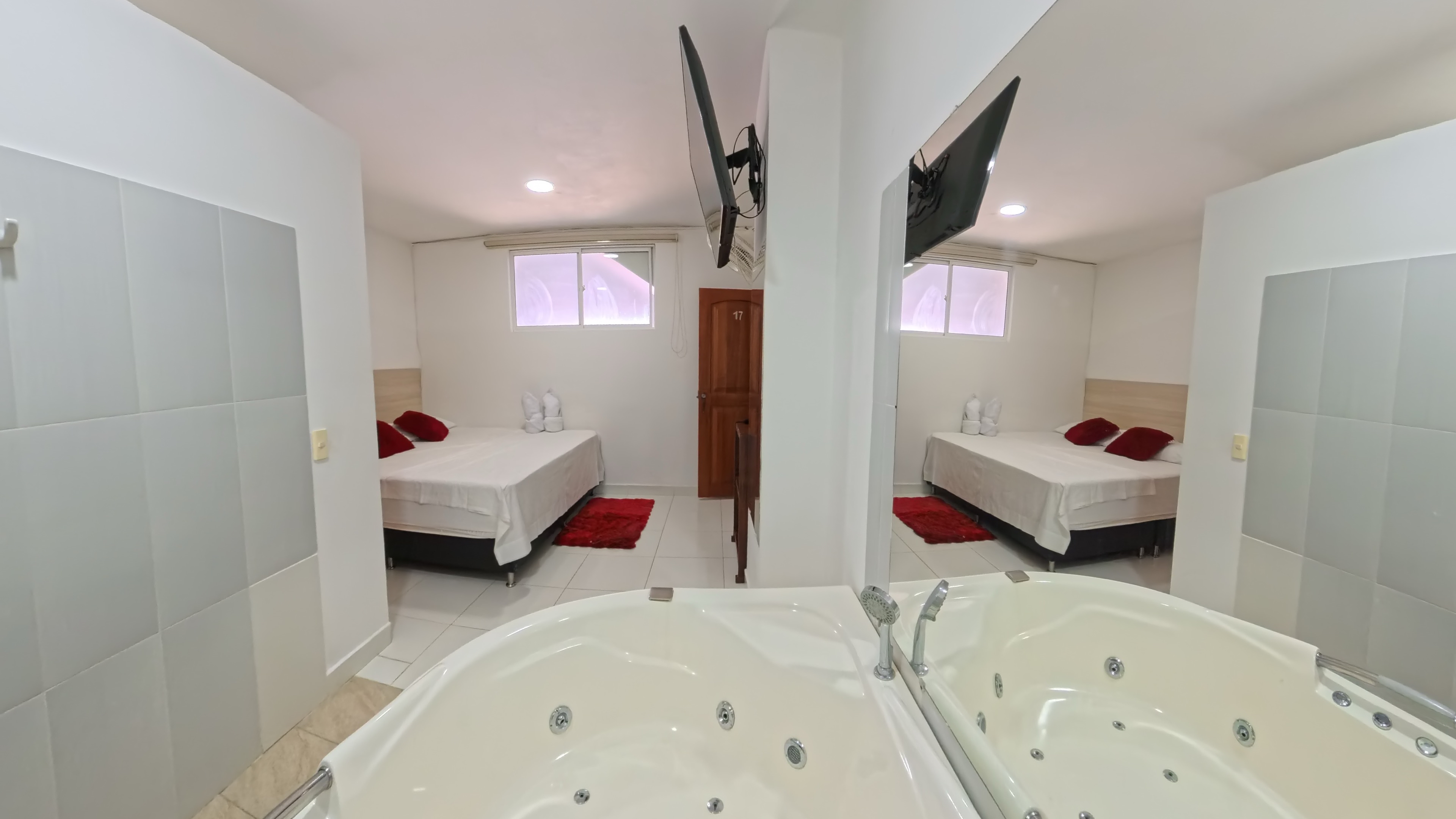 HABITACIÓN CON JACUZZI